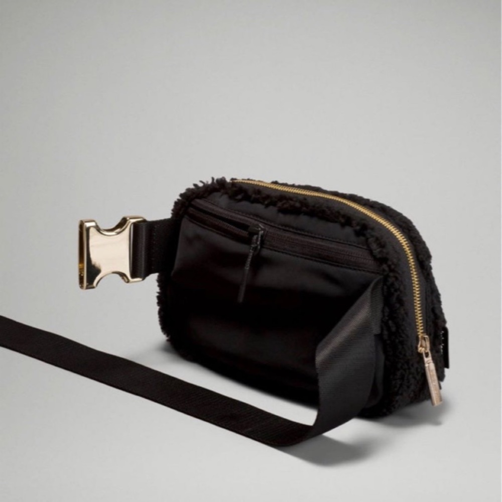 Lululemon black Sherpa belt bag - Picture 3 of 6